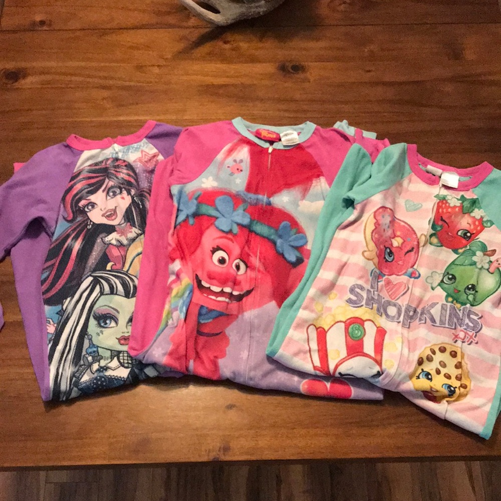 Girls sleeper flannel pjs different sizes used